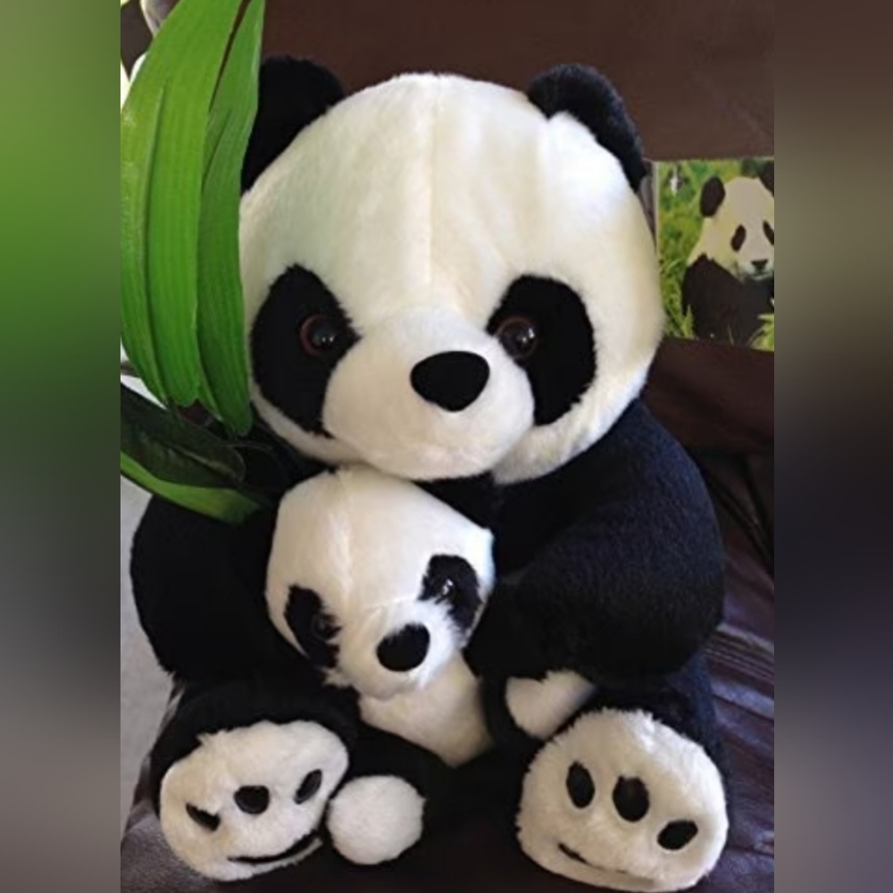 Panda With Cub - Picture 2 of 5